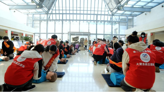 科技救援,智慧守護:徐州醫(yī)科大學(xué)開展急救科普活動365.png 科技救援,智慧守護:徐州醫(yī)科大學(xué)開展急救科普活動365.png