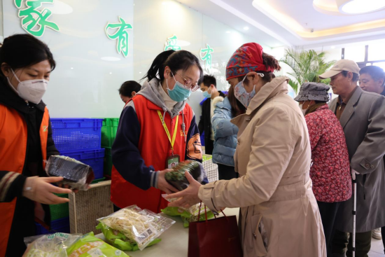 科普基地獻(xiàn)愛(ài)心 千份芽菜送老人101.png 科普基地獻(xiàn)愛(ài)心 千份芽菜送老人101.png