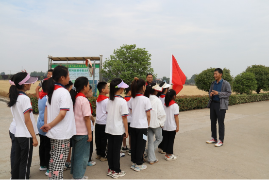 徐州市農(nóng)學(xué)會組織青少年科普活動—行走的研學(xué)課堂 農(nóng)科院探秘287.png 徐州市農(nóng)學(xué)會組織青少年科普活動—行走的研學(xué)課堂 農(nóng)科院探秘287.png