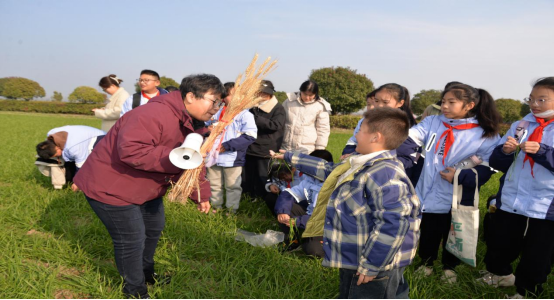 徐州市農(nóng)學(xué)會開展青少年科普-足跡繪智慧 研學(xué)農(nóng)業(yè)奧秘-定稿366.png