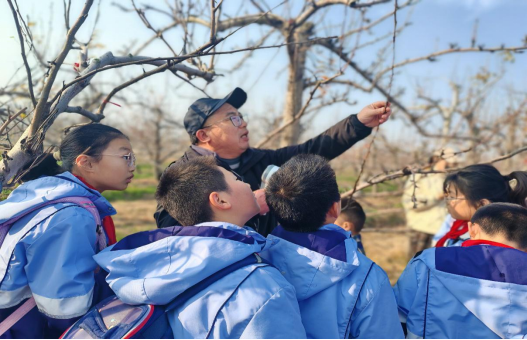 徐州市農(nóng)學(xué)會開展青少年科普-足跡繪智慧 研學(xué)農(nóng)業(yè)奧秘-定稿485.png