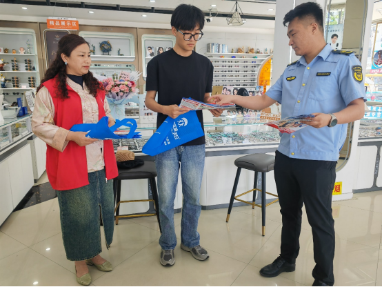 泉山區(qū)柳新鎮(zhèn)開展“人人講安全 個(gè)個(gè)會(huì)應(yīng)急”——2025年全國防災(zāi)減災(zāi)日科普宣傳活動(dòng)44.png 泉山區(qū)柳新鎮(zhèn)開展“人人講安全 個(gè)個(gè)會(huì)應(yīng)急”——2025年全國防災(zāi)減災(zāi)日科普宣傳活動(dòng)44.png