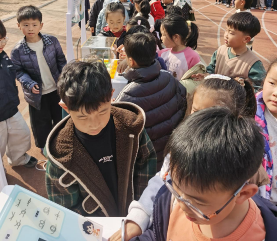 江蘇省科協(xié)科普巡展走進邳州市實驗小學 點亮少年科學夢207.png
